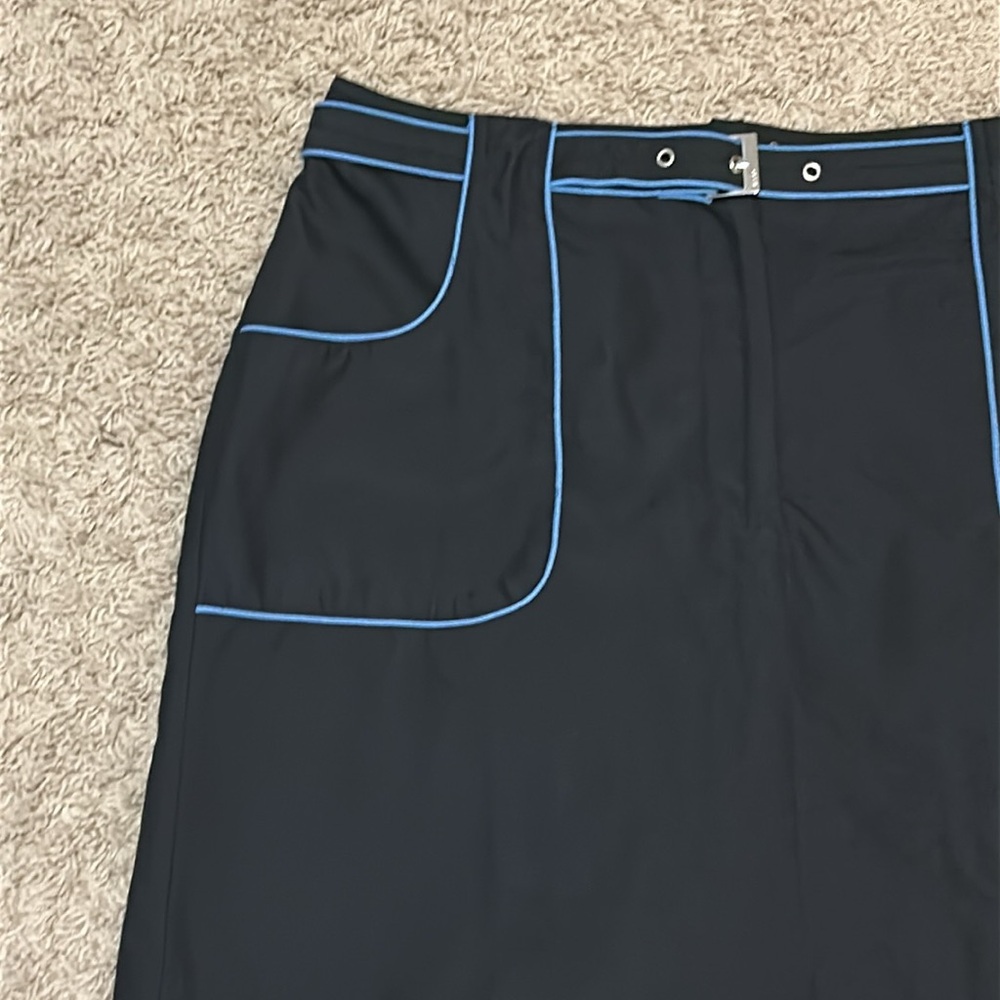 IZOD x-tra dry Golf Skort black with belt.  blue trim roomy pockets size 12 - Picture 2 of 6